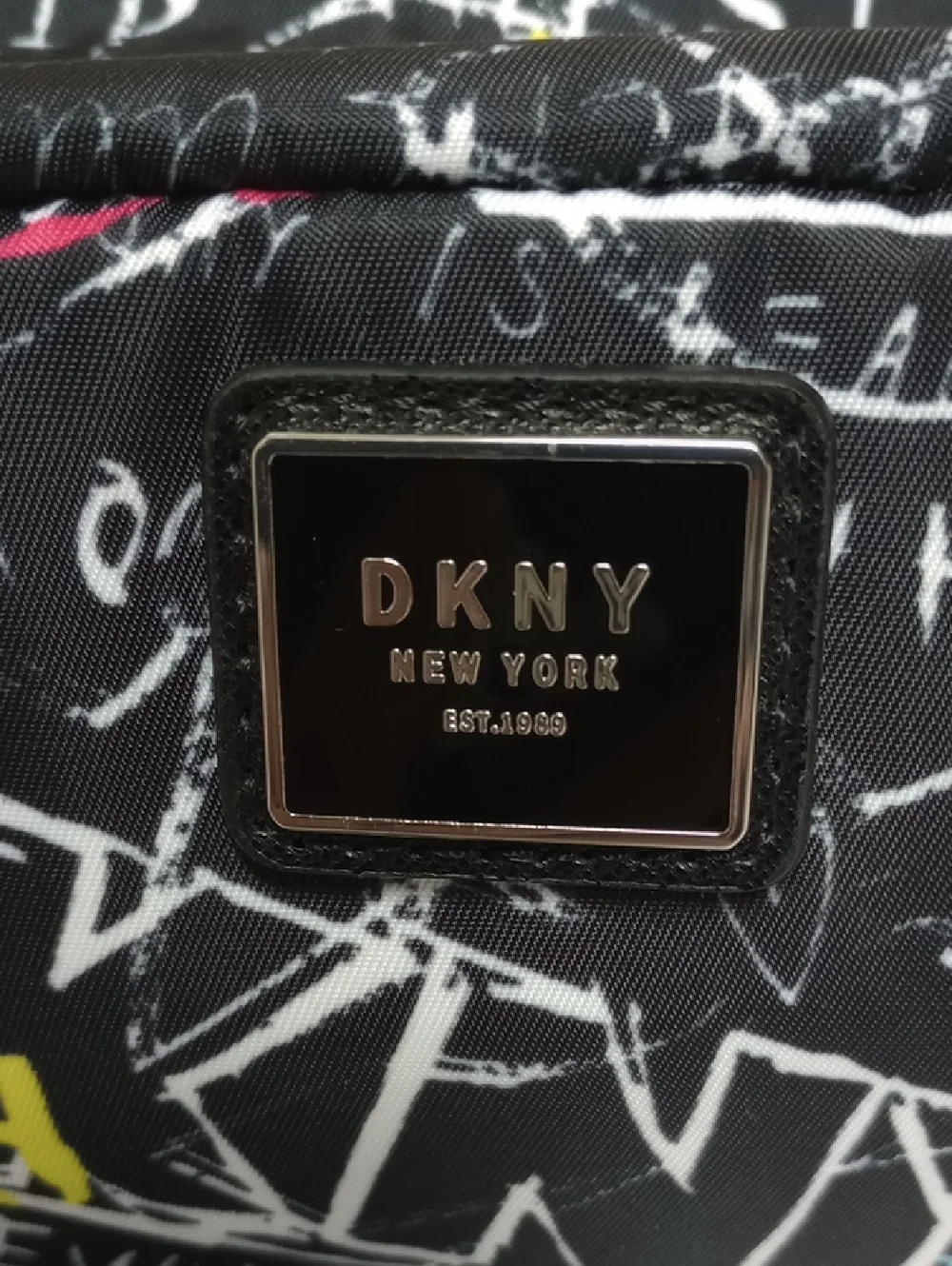 🆕 DKNY NEW YORK CITY BLACK NYLON SMALL COSMETIC BAG WITH MULTICOLOR GRAFFITI